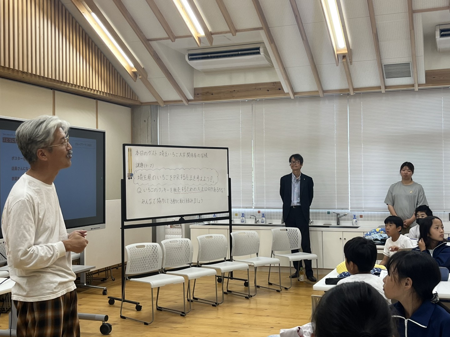 横瀬小学校での出張授業の様子